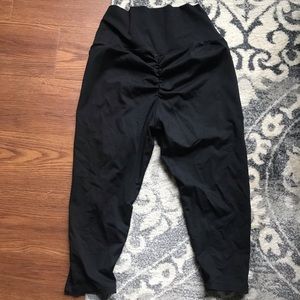 DTina’s boutique butt scrunch crop leggings